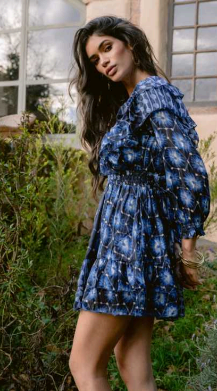 VESTIDO CORTO Dress
