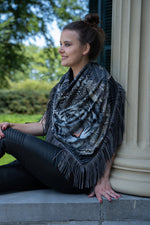 Load image into Gallery viewer, Zizis Shawl
