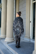 Load image into Gallery viewer, Zizis Shawl
